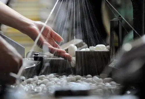 "互联网 "将植入丝绸黄酒等浙江"历史经典产业"