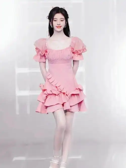 粉嫩小鞠甜美可爱努力优秀