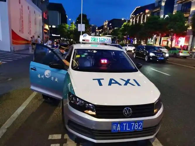 市道运中心百名干部上路督导, 擦亮出租车行业"文明窗口"迎世遗