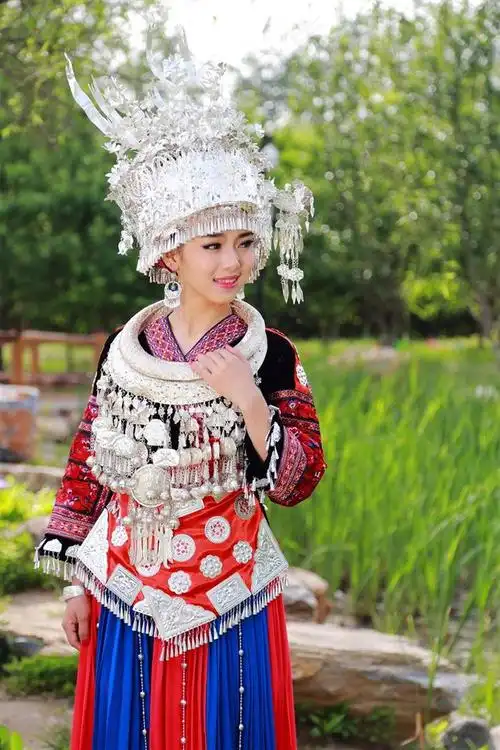 苗族姑娘清纯美女