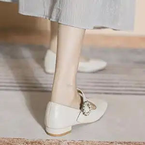 女软皮奶奶鞋2021年新款百搭仙女风法d式中跟复古玛丽珍冰冰企业