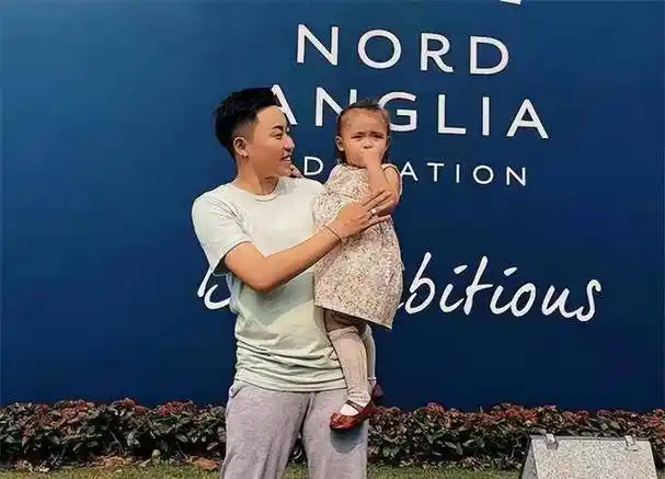 2018年,吉林女孩花50万买外国精子,生下混血女婴,网友:真恶心_叶海洋