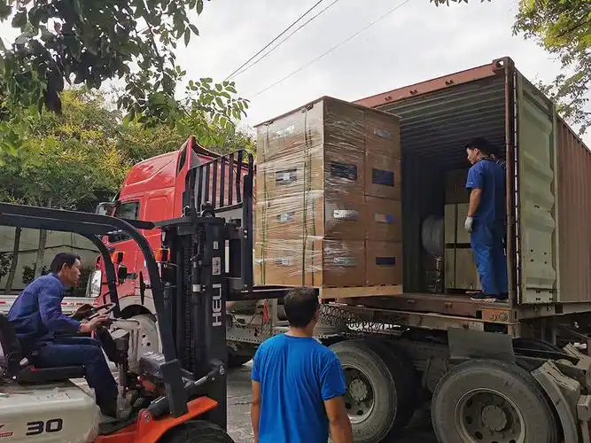 合鑫晟达冷藏车制冷机组出口装柜