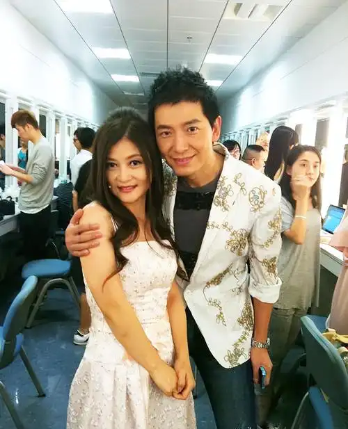 朱晓琳个人资料(《妈妈的吻》朱晓琳:走红背后有艰辛,53岁为何仍未婚?