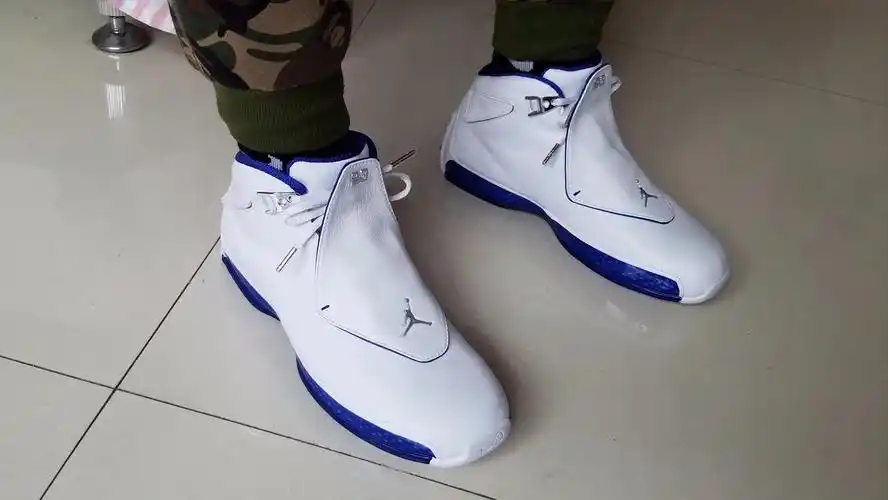 识货开箱外形酷似精致跑车的aj18