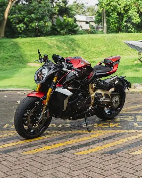 奥古斯塔brutale1000