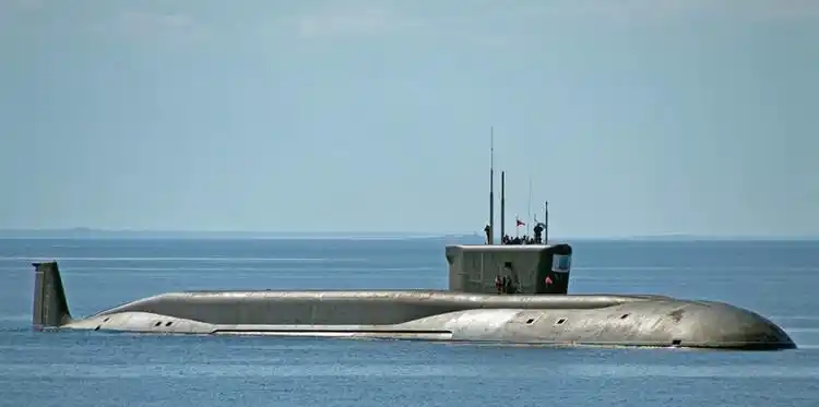 北方战斗民族在最新世代的战略弹道导弹核潜艇上同样采用单段式流水沟