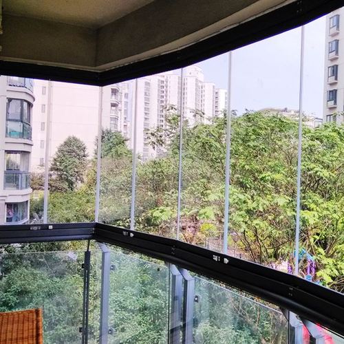 无框阳台玻璃窗客厅