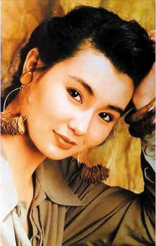 原创55岁张曼玉过得怎么样从照片上看稍微胖些会更漂亮