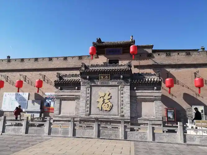 乔家大院,又名在中堂,是一座具有北方汉族传统民居建筑风格的古宅.