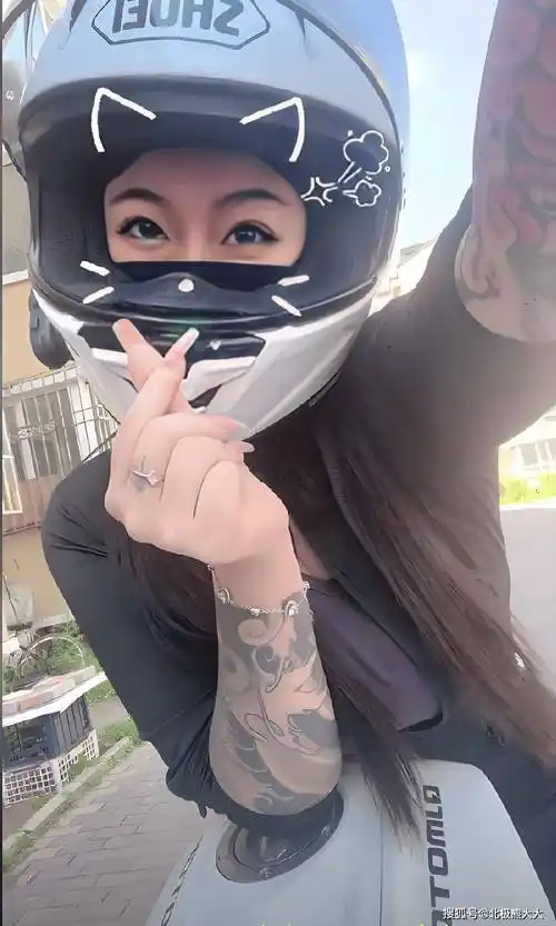 又一机车网红因车祸离世,年仅28岁,生前爱喝酒,车祸现场惨烈_三毛