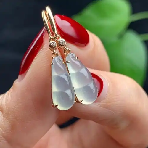 重金精工镶嵌上身优雅,配证书代992570抢到赚到～#翡翠  #翡翠耳环