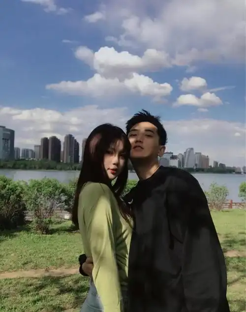 这些唯美的小情侣可爱拍照姿势,适合520情人节约会旅游