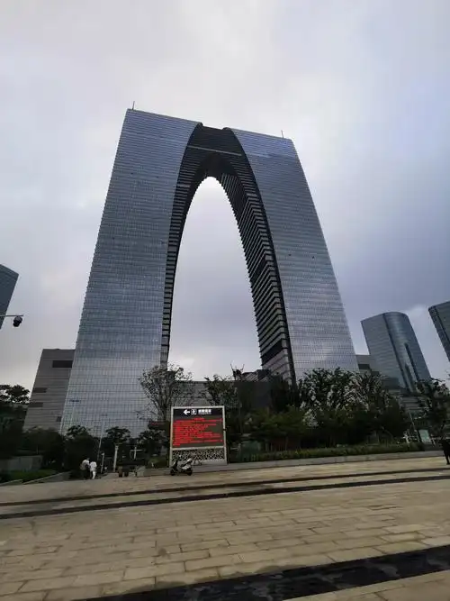 苏州金鸡湖著名的标志性建筑  大裤衩