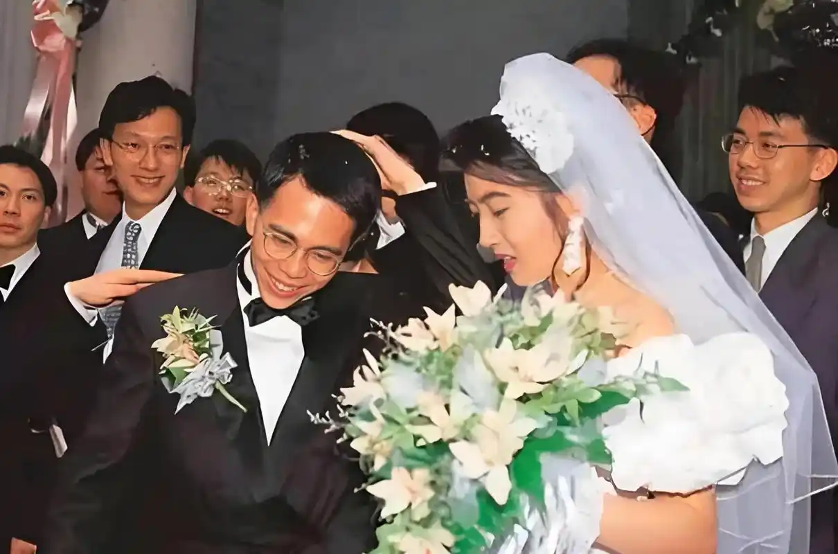 1993年,李嘉诚的长子李泽钜结婚了.