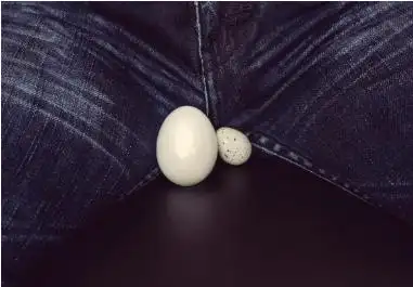 睾丸大小不同是否正常?