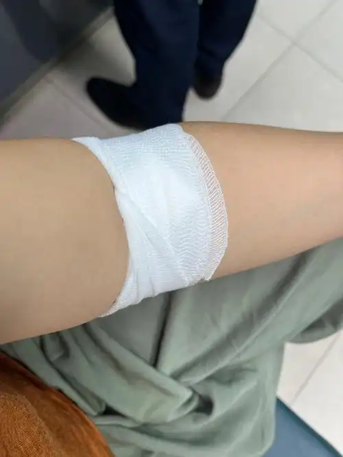 俄罗斯护士的抽血这几圈纱布就有气场