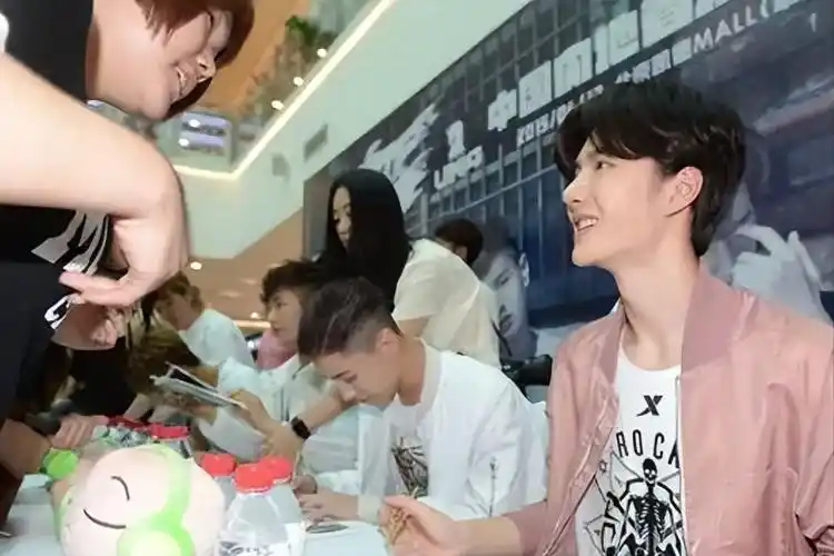 赵丽颖王一博恋爱实锤?