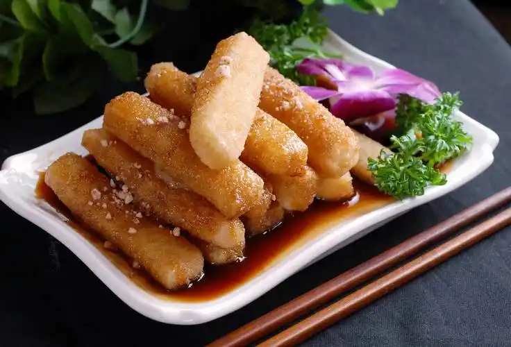 糍粑是一种流行于湖北,四川,贵州等地的中秋节应节美食,为糯米制作.