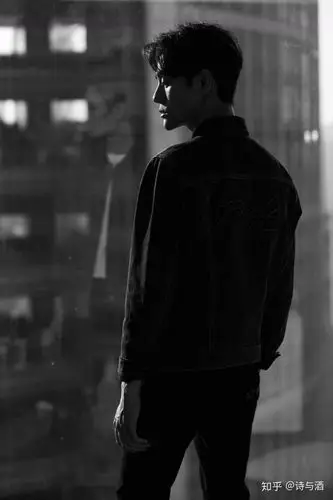 看这个背影 侧颜,182的身高你不迷?