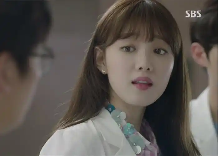 韩剧《doctors》 学朴信惠李圣经首饰这样搭才够味