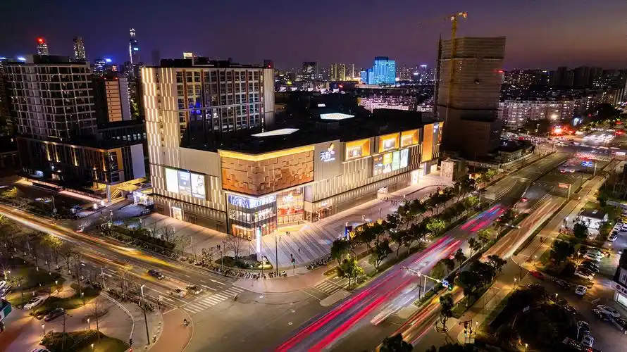 龙湖宁波鄞州天街实景作为交付环节的破局者,龙湖通过"智善交付体系"