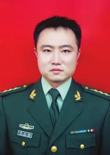 徐立作,履坦镇履二村人,1990年5月出生,2008年9月入伍,现任73051部队