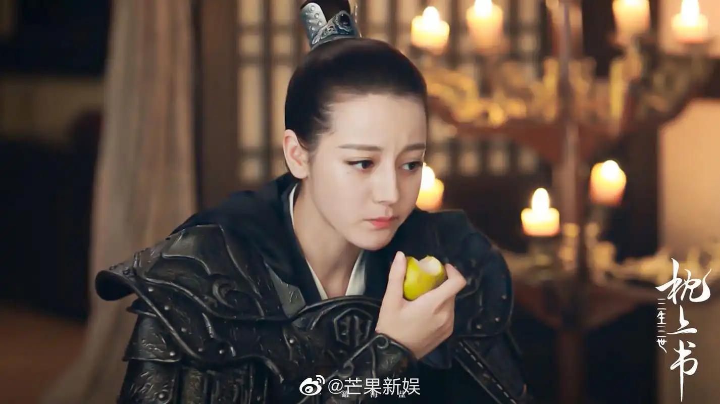 迪丽热巴分享200126热巴男装造型出炉丰神俊秀可帅可美