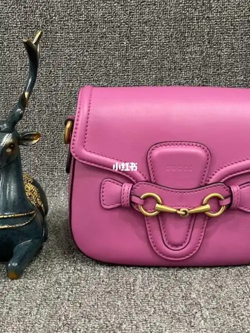 95新gucci古驰玫红色马衔扣马鞍包