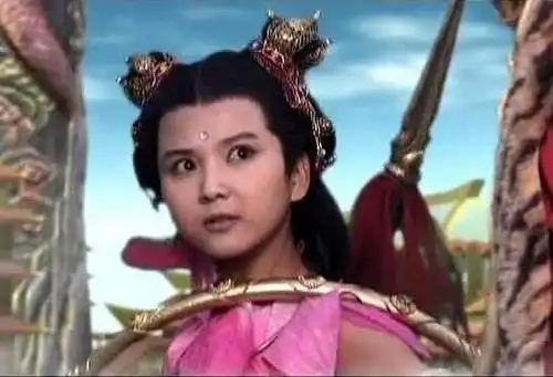 2010年浙版《西游记》中,罗永娟饰演哪吒,感觉扮相还是很不错