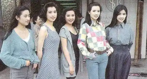 原创唐伯虎点秋香中周星驰的八位老婆之一她是永远的春三十娘