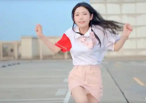 欣小萌的相册七套服装尽显清纯可爱每一张都是宅男渴望的女友