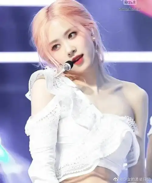 朴彩英新歌预告海报#姐姐杀我,高马尾的新歌预告海报,太飒了#rose