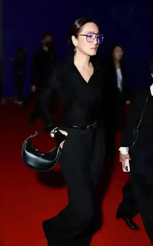 58岁巩俐在上海参加活动精修图宛如30岁生图差距过大令人失望