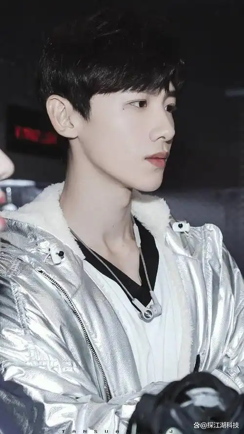 白敬亭泪痣:一抹情感的印记,演绎无言的艺术表达