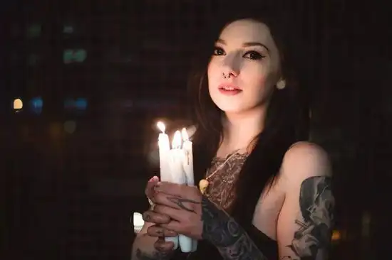 英国女子:我脸上有纹身 就不配得到正常的工作?