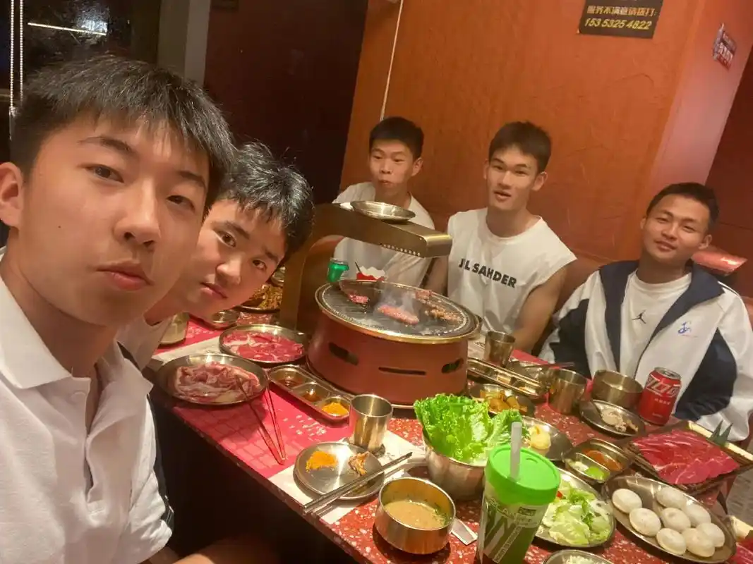 兄弟局.#吃吃喝喝 #聚会 #合照 #干饭 # - 抖音