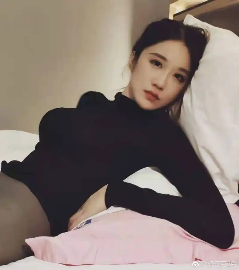 轩子巨2兔床上有多敢穿?网友看得不淡定!呆萌学会了吗?