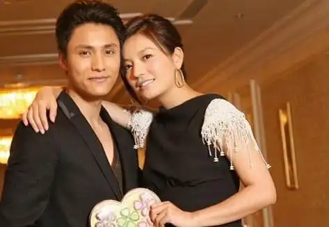 42岁陈坤一家近照,老婆隐藏了整整16年,儿子颜值一言难尽