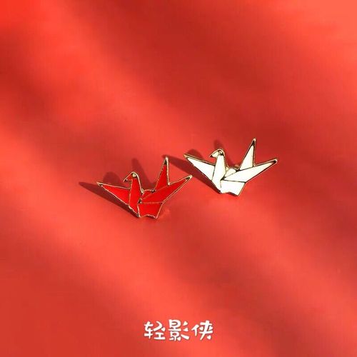 易烊千玺千纸鹤胸针男女可爱日系情侣电量徽章扣领口包包装饰品