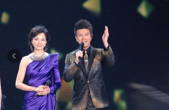 央视主持人马跃晒近况41岁满脸玻尿酸逆生长明显意外撞脸蔡国庆