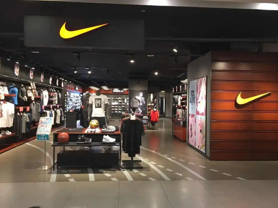 农民工在耐克店购物遭歧视,你怎么看?