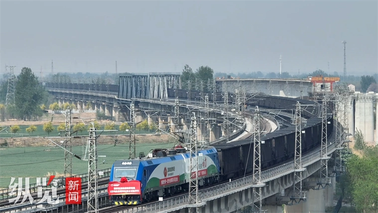 我国载重最大货运列车在朔黄铁路运行试验成功