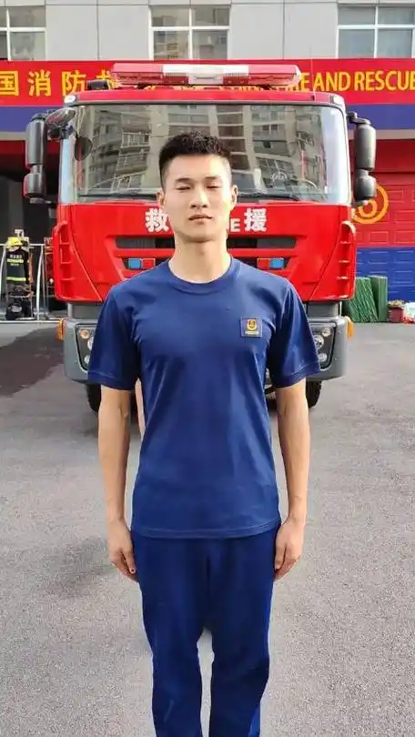 消防蓝朋友##会开飞机的消防员来了