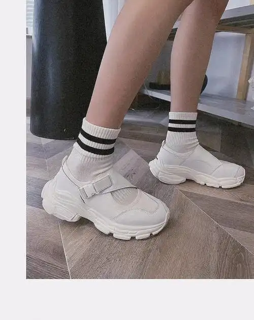 广州市十三行新中国大厦uus批发  #好看的袜子  #老爹鞋  #袜子搭配