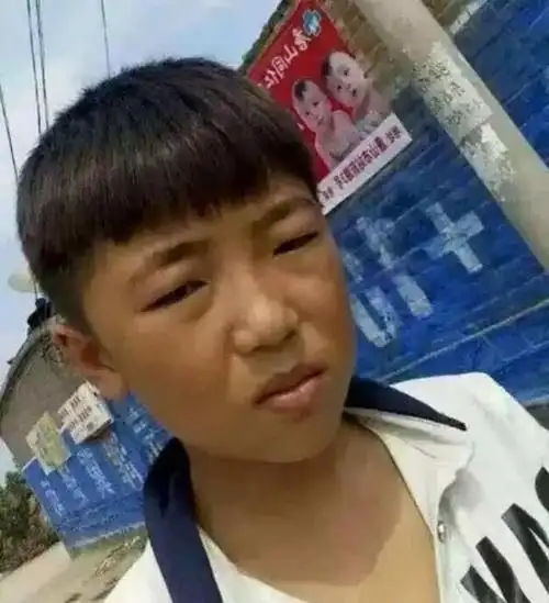 搞笑ps:不怕事的校园初一扛把子被ps恶搞!