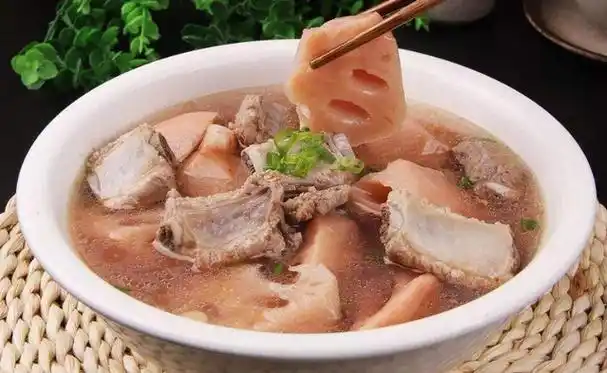 营养又美味的莲藕龙骨汤就做好了.