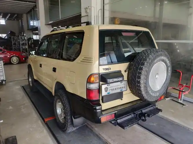 丰田普拉多lc90,到店安装雅马哈阻尼杆套件,提升驾乘质感