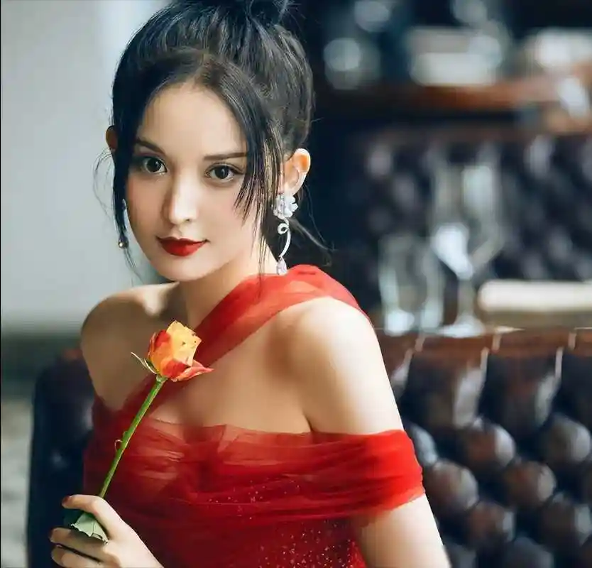 古力娜扎感情生活曝光:富二代男友,演员恋情,爱情经历一波三折