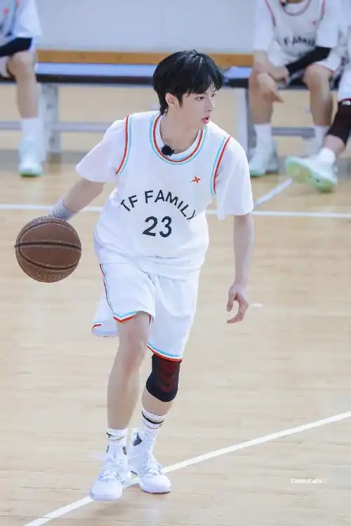 里有这样的篮球队长我会在看台喊破嗓子91    @时代少年团-刘耀文